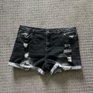 Women’s Amazon shorts size XXL. Worn 1x in perfect condition